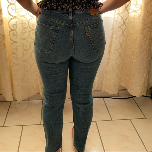 Premium Levis - Picture 3 of 5